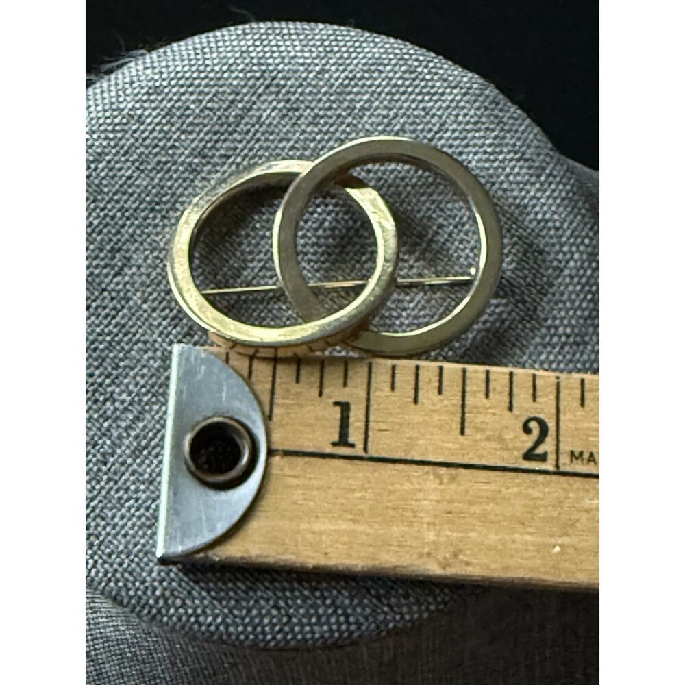 Vintage Gold Tone Signed Castlecliff Double Interlocking Circle Eternity Brooch - Picture 4 of 4